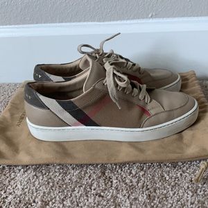 Burberry Salmond Lace Up Sneakers